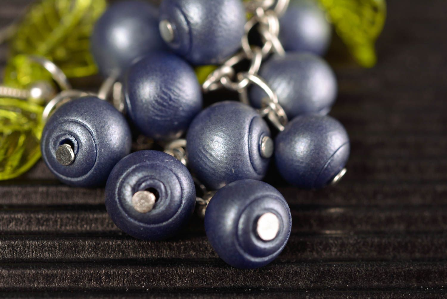 Серьги из полимерной глины синие ягодки красивые подвески ручная работа фото 3