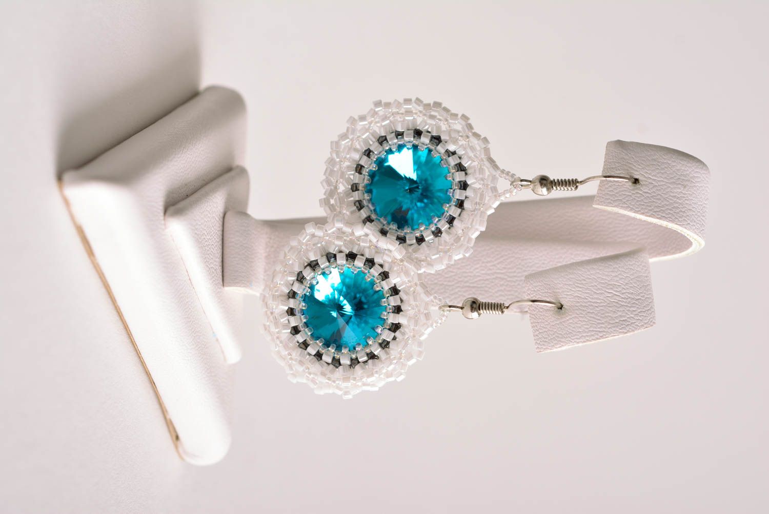 Handgemachte Ohrringe stilvoll Glasperlen Schmuck weiß Juwelier Modeschmuck foto 2
