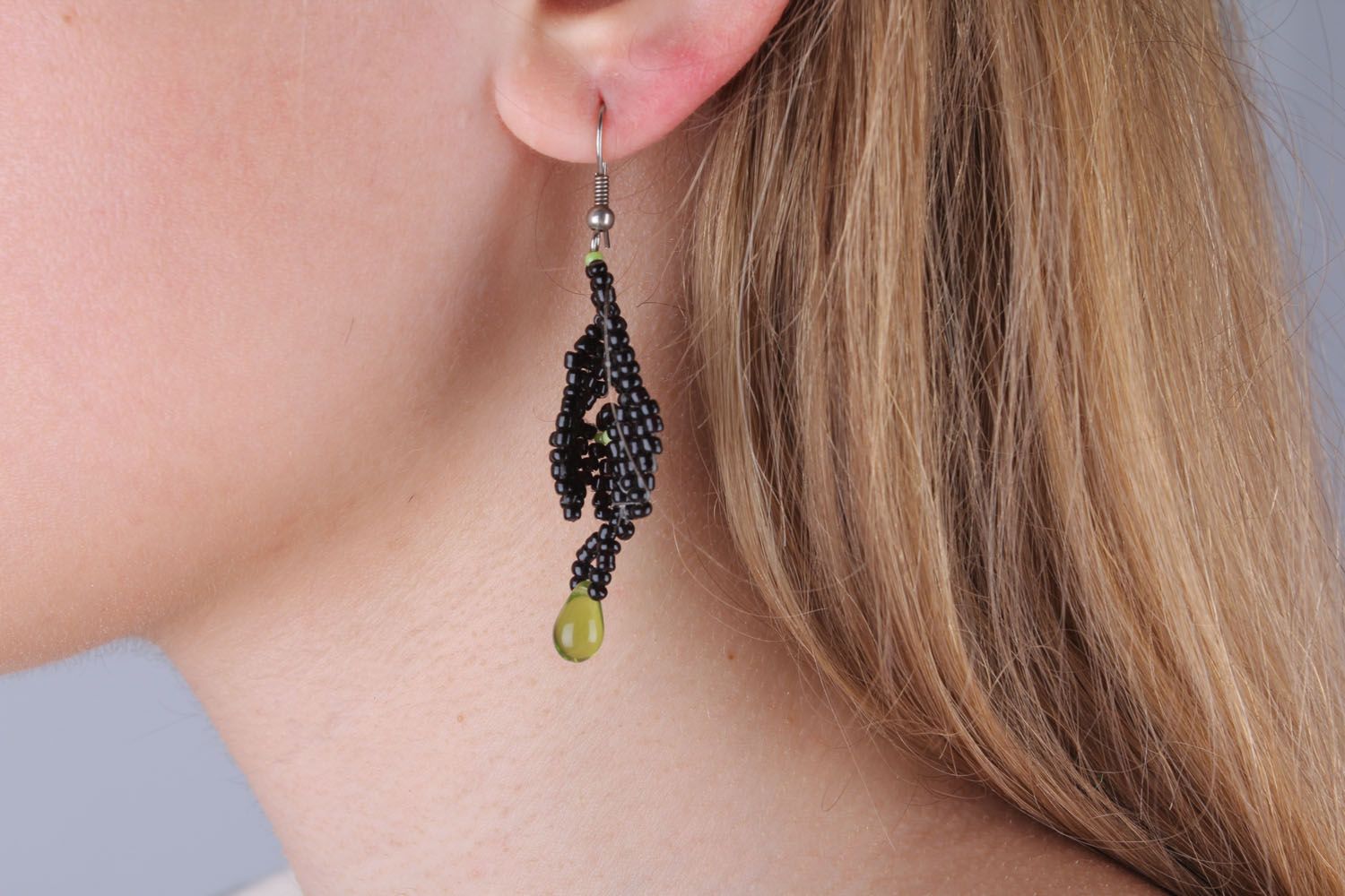 Boucles d'oreilles de perles de rocaille noires photo 5
