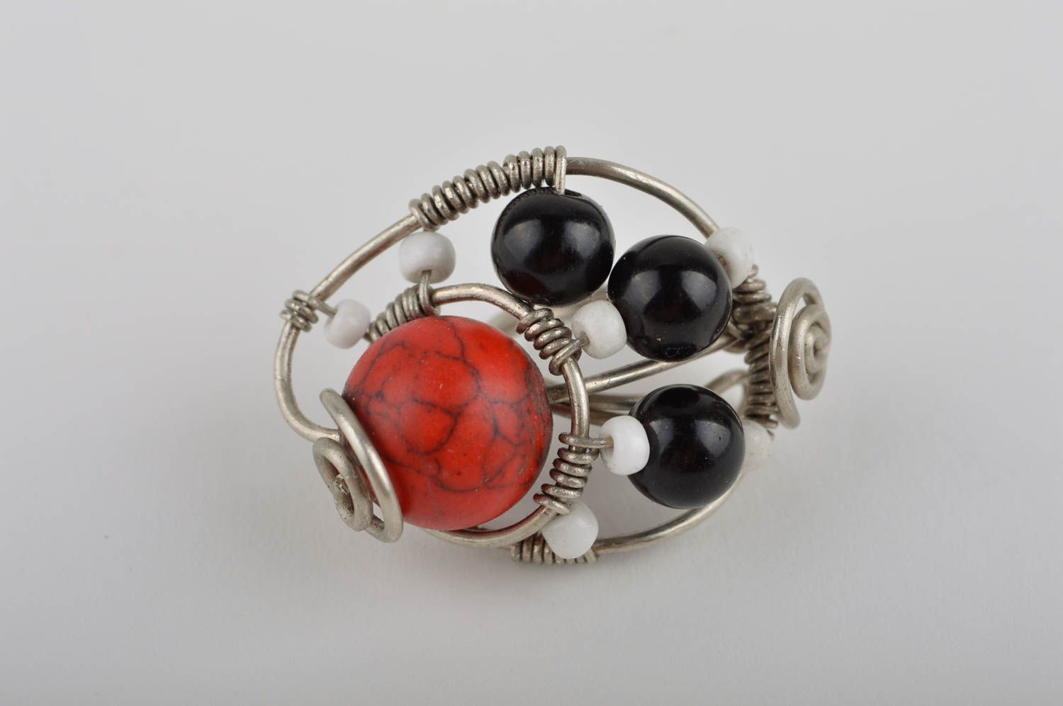 Кольцо ручной работы кольцо с кораллом металлическое украшение оригинальное фото 2