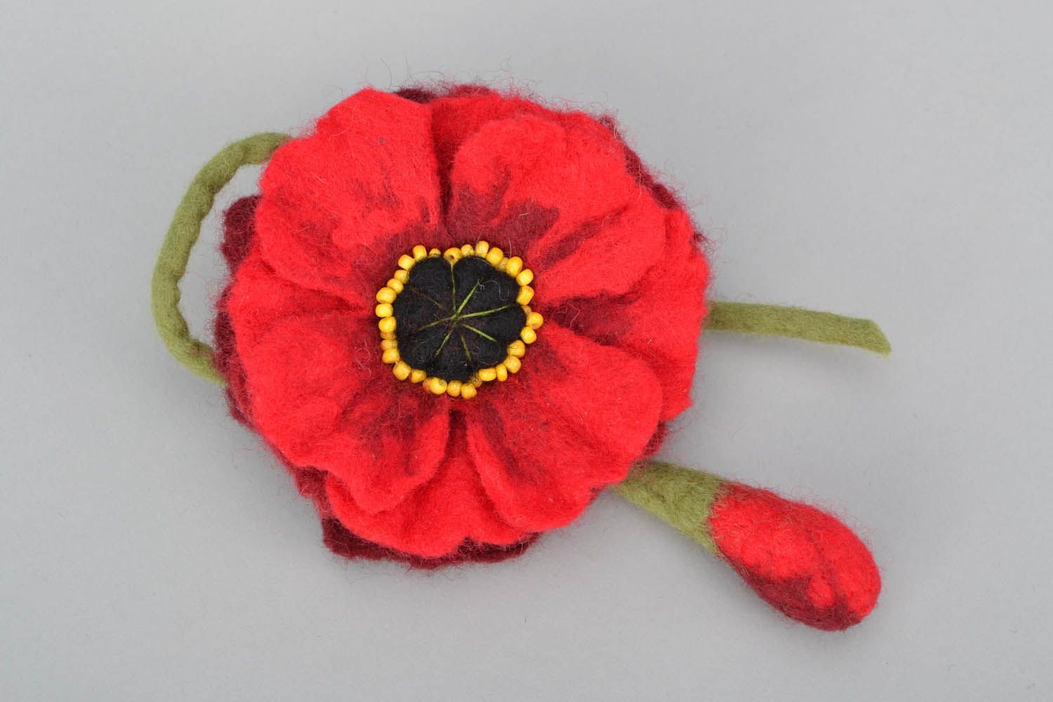 Spilla di lana fatta a mano a forma di un fiore in feltro accessorio originale  foto 4