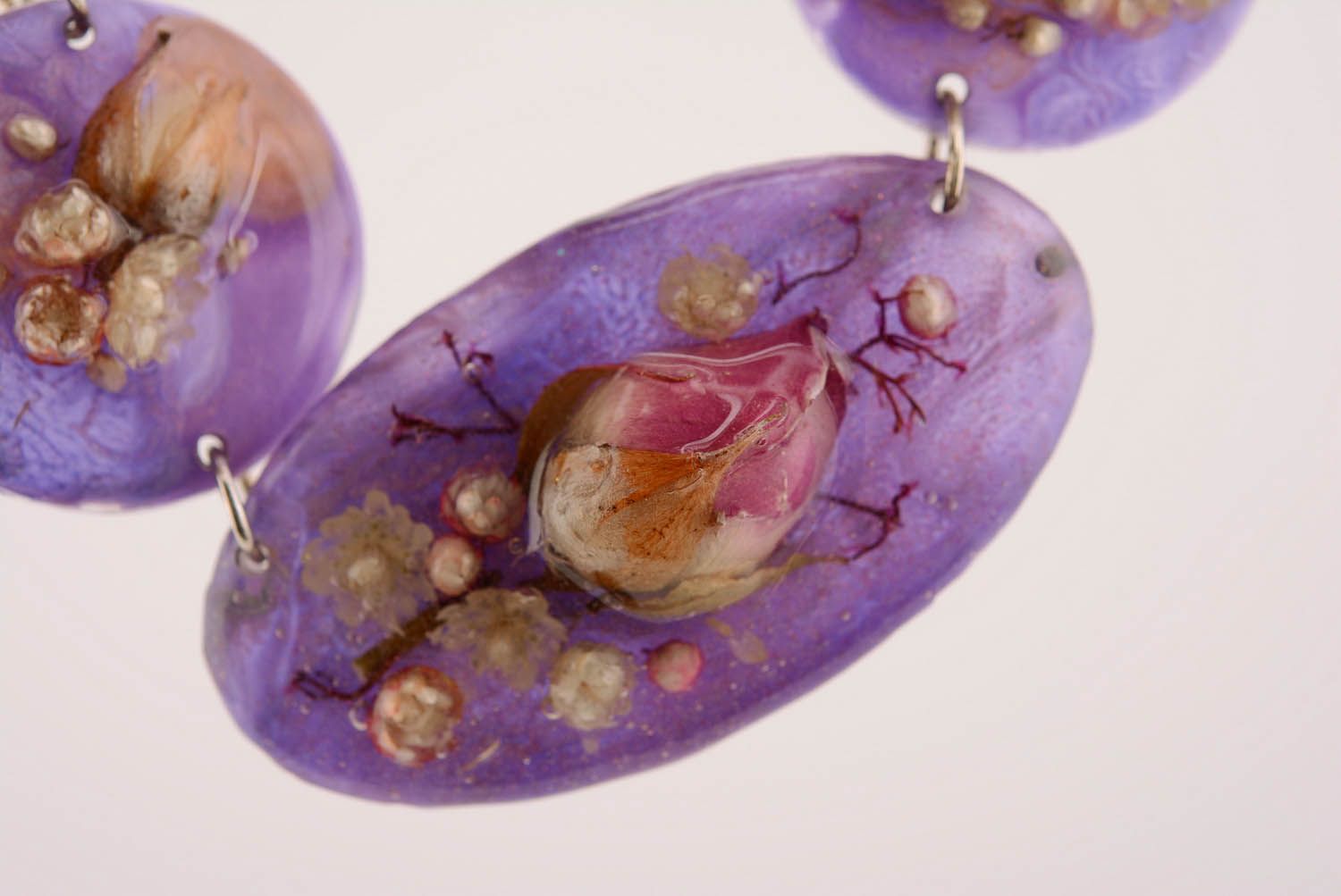 Acrylic necklace with dried flowers photo 4