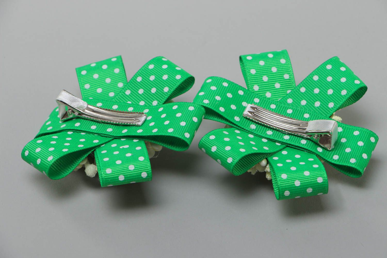 Ensemble de barrettes vertes en rubans de reps avec fleurs faites main 2 pièces photo 4