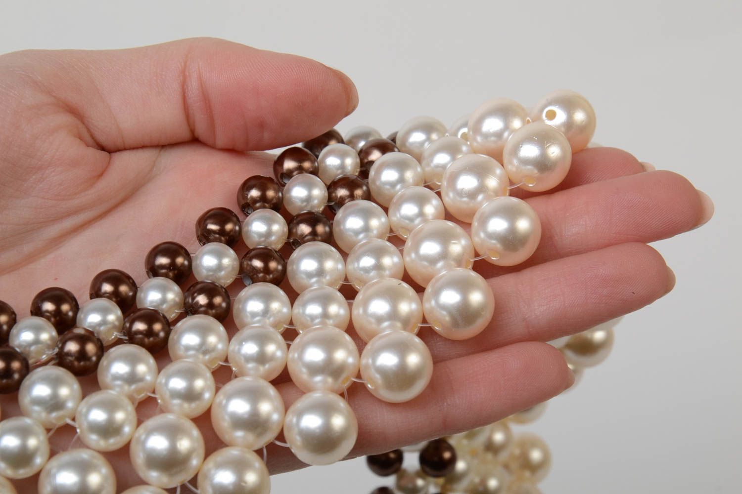 Collier de perles en plastique large blanc ajouré fait main pour femme photo 5