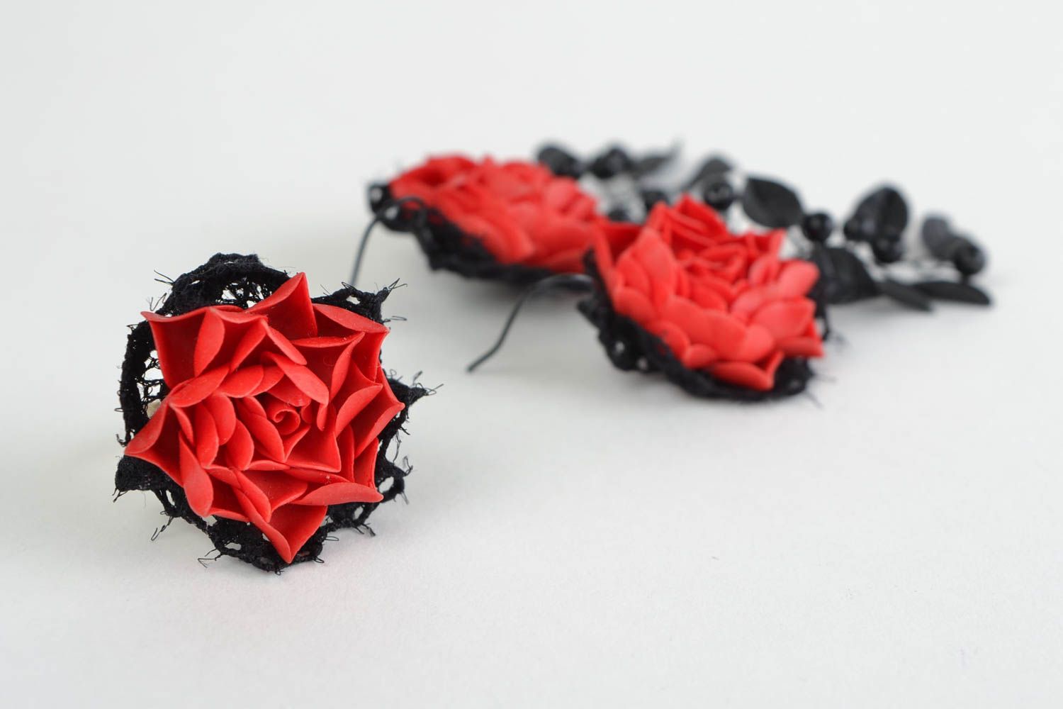 Handmade Blumen Schmuck Set aus Porzellan Ohrringe und Ring in Form von Rosen foto 4