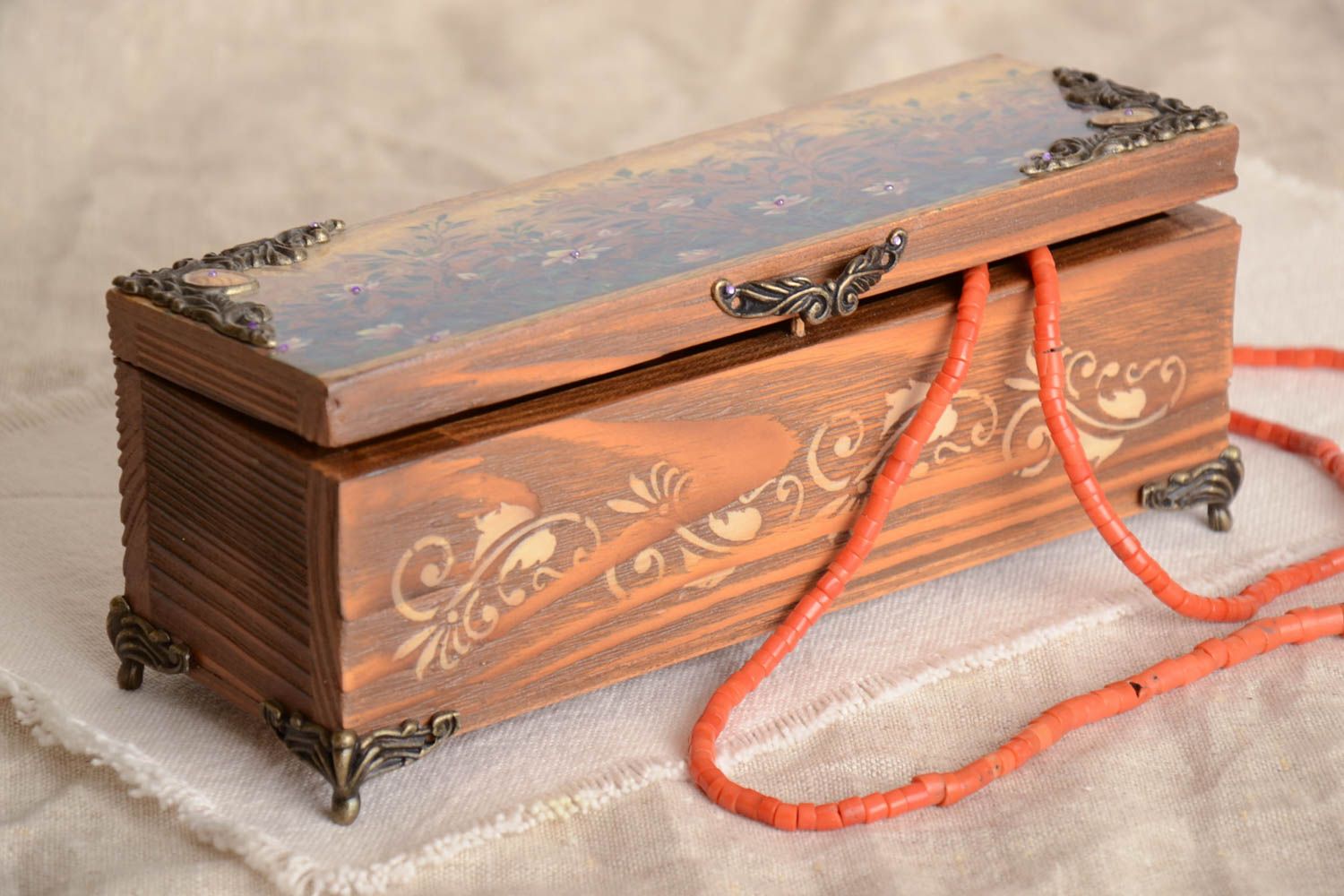 Joyero de madera de pino artesanal rectangular en técnica decoupage  foto 1