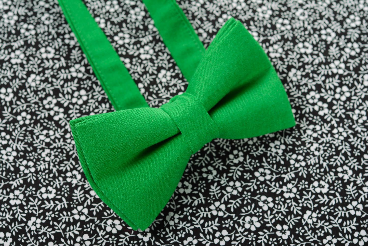 Green bow tie made of gabardine photo 3