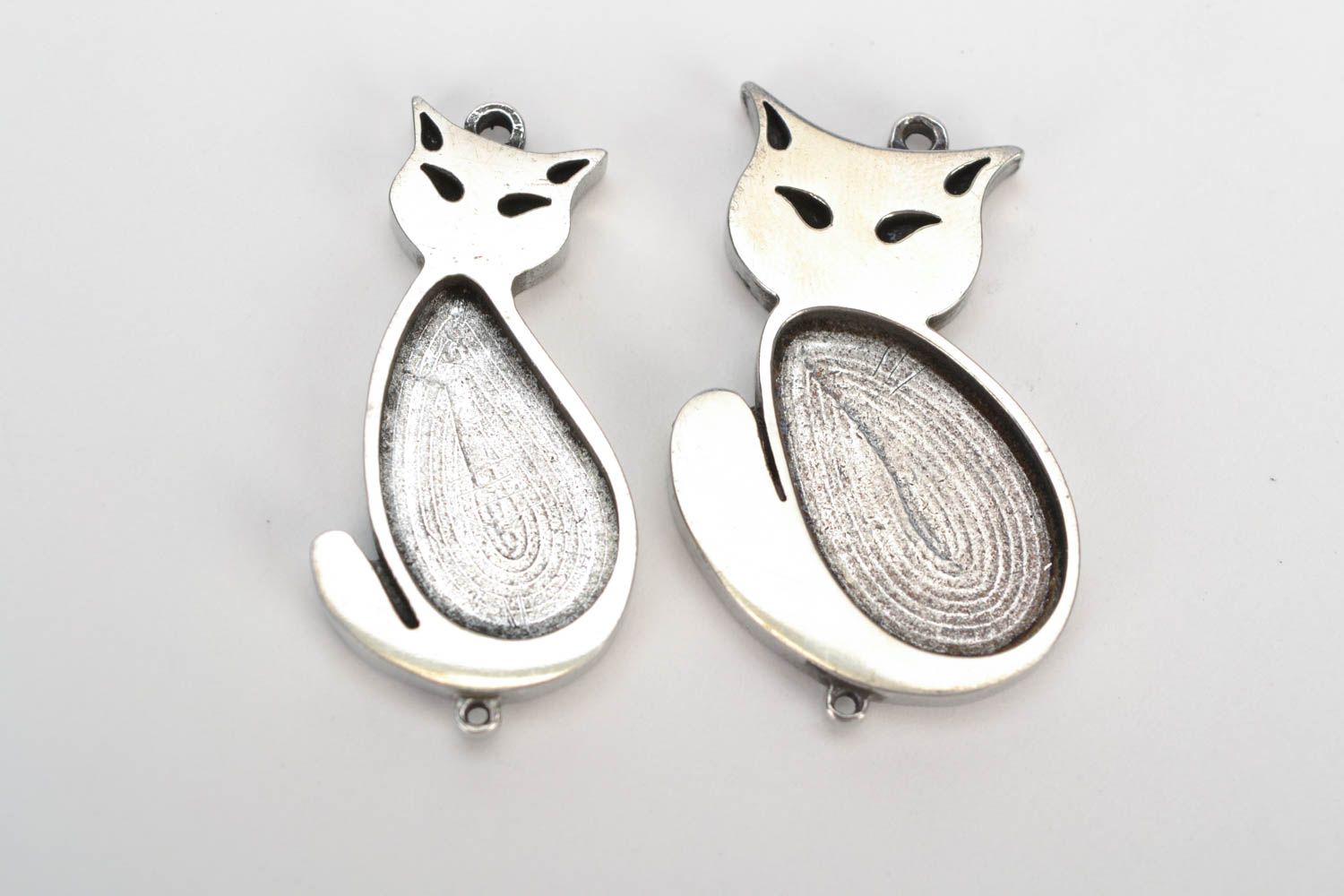 Beautiful handmade paired metal blank pendants set 2 pieces Cats photo 3