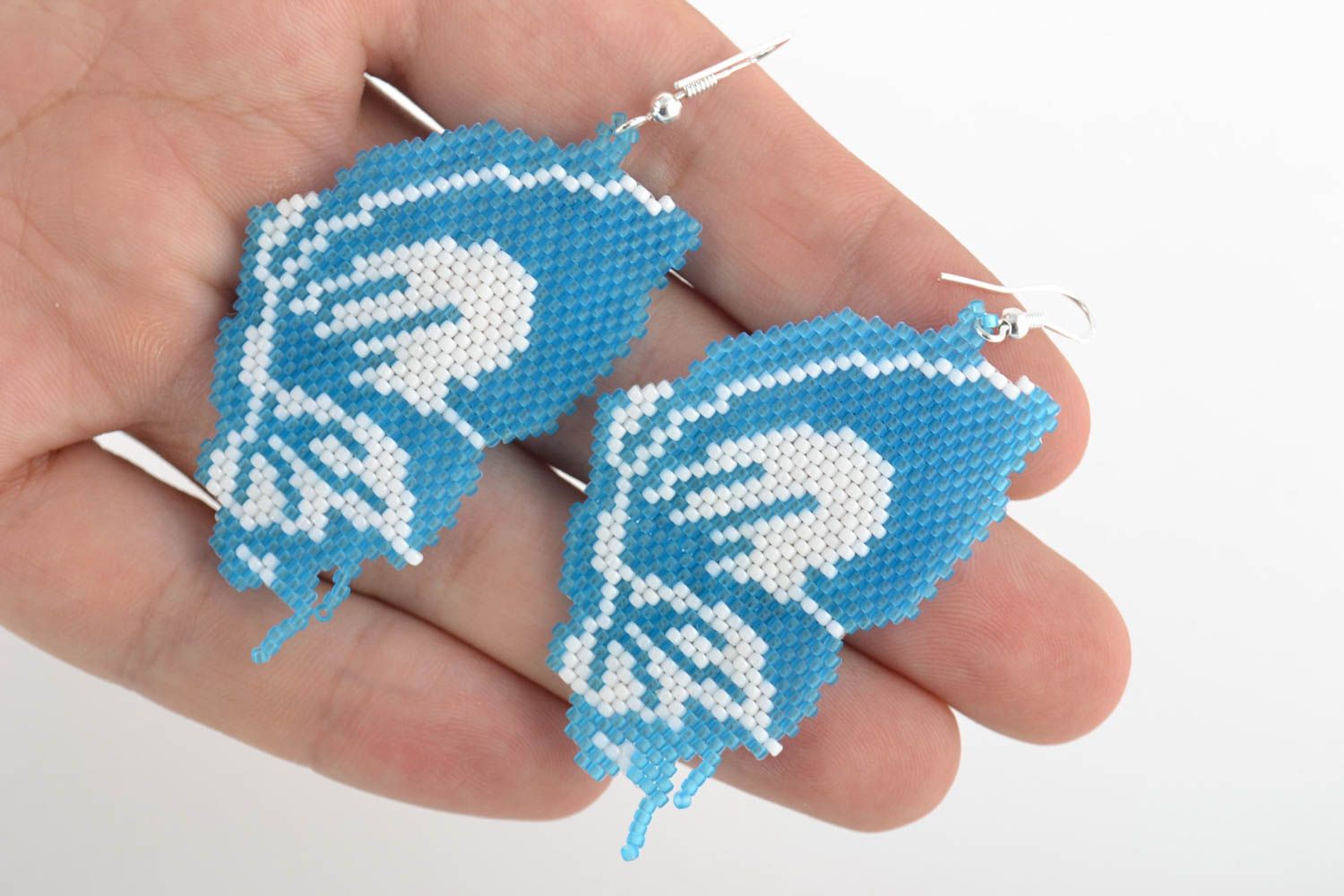 Pendientes de abalorios hechos a mano con forma de mariposas azules foto 2