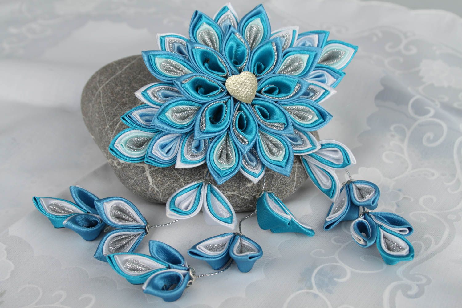 Gancho para el cabello artesanal accesorio para niña gancho con flor azul foto 1