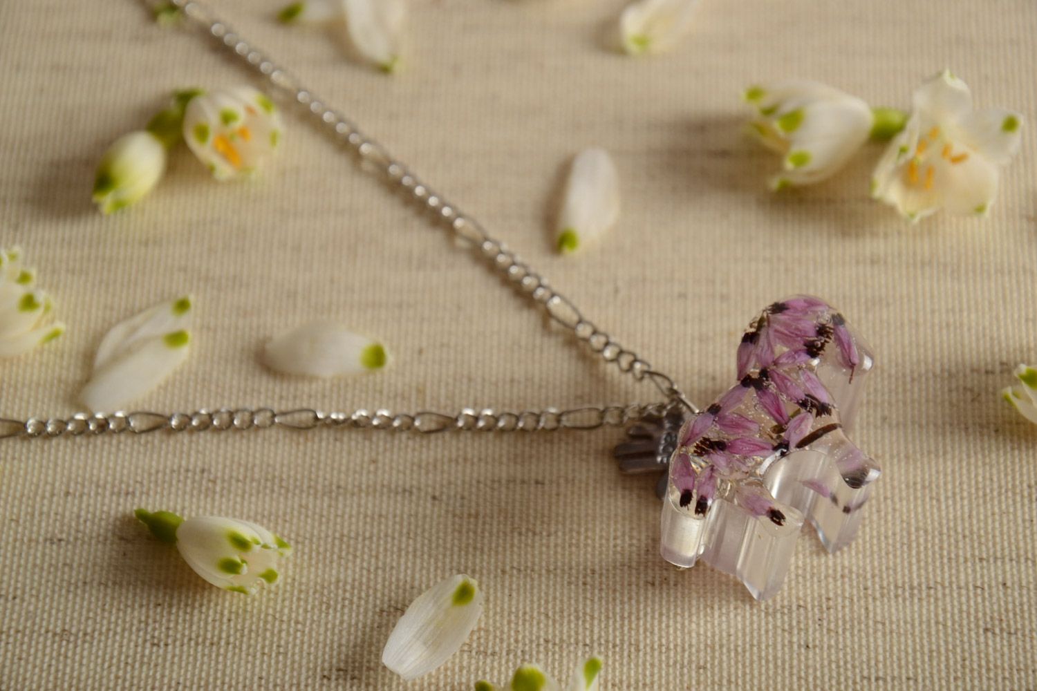 Handmade tender pendant with natural lavender in epoxy resin on chain Horse photo 1