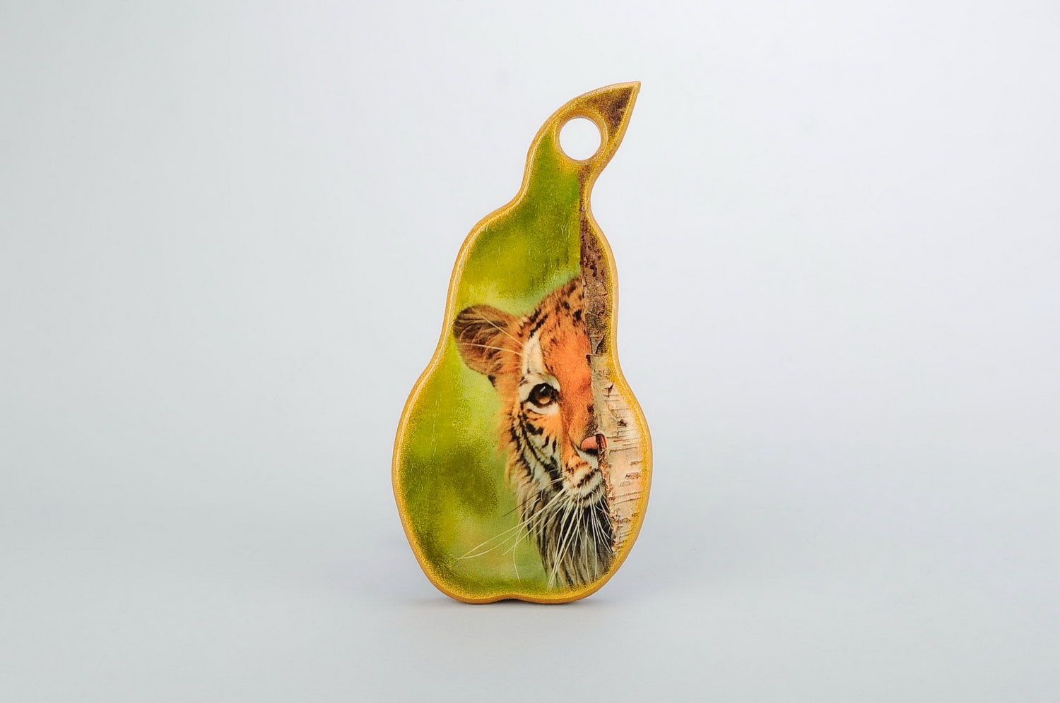 Brettchen in Form der Birne mit Zeichnung des Tigers foto 3