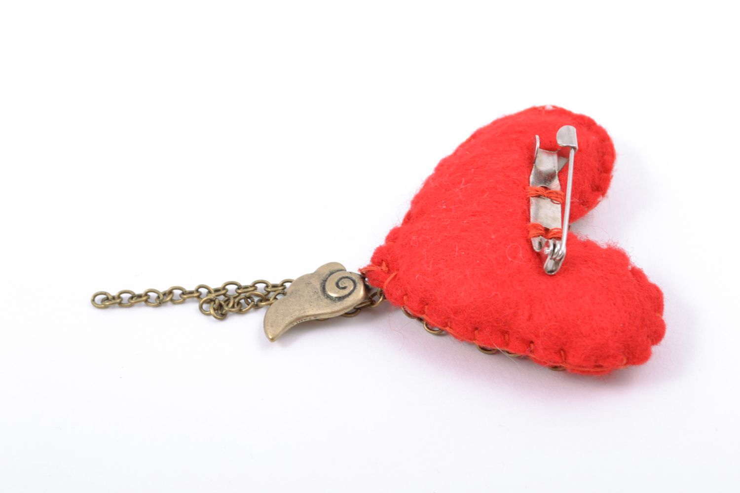 Broche en feutre rouge faite main originale cadeau pour femme Coeur avec clé  photo 4