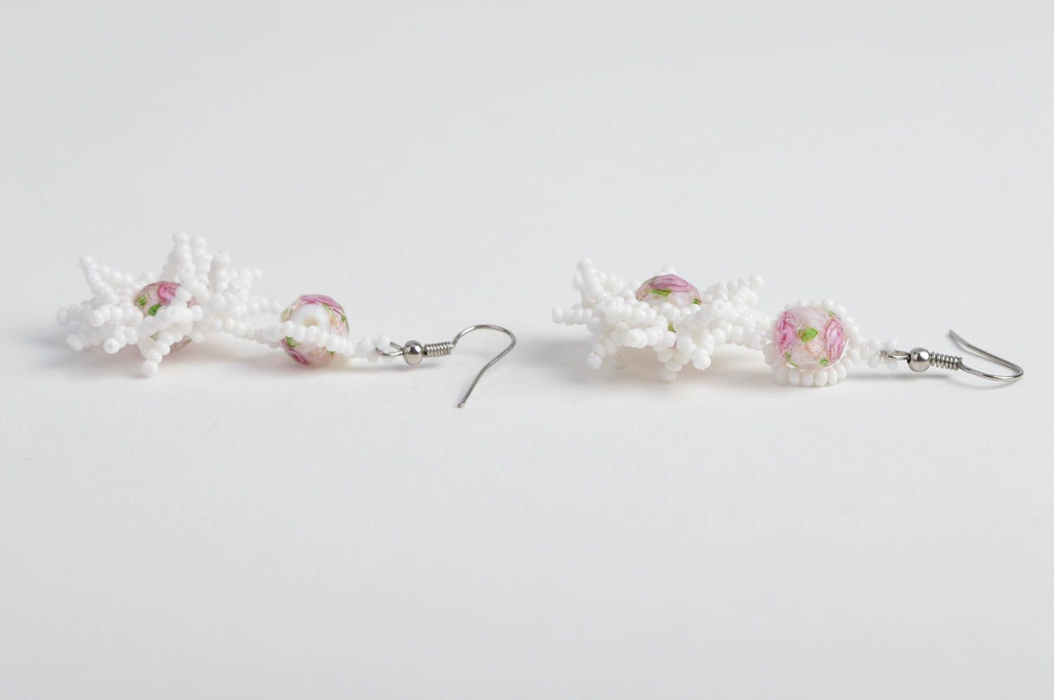 Orecchini pendenti con perline fatti a mano bigiotteria originale da donna foto 5