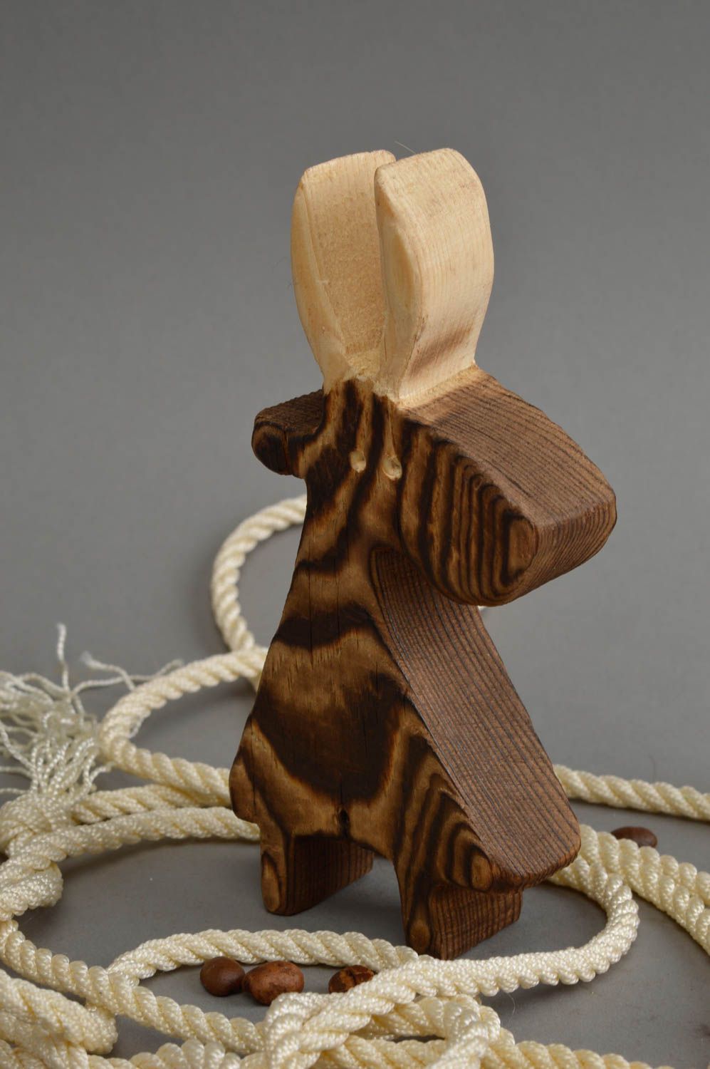 Figurine chèvre en bois de pin faite main marron écologique design original photo 1