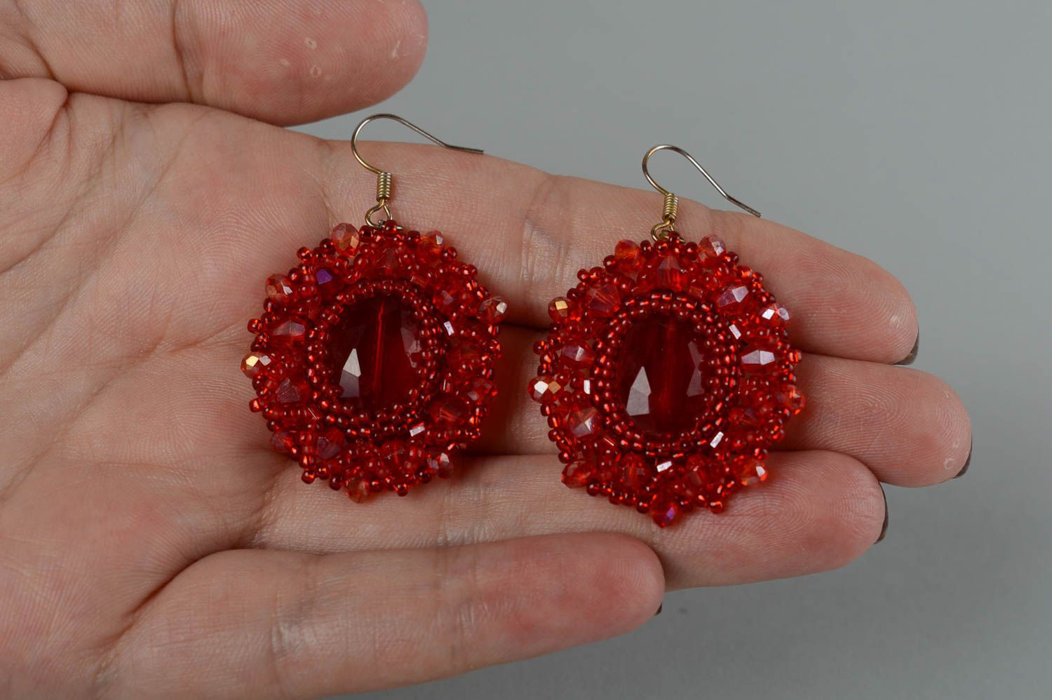 Boucles d'oreilles pendantes Bijou fait main perles cabochon rouge Cadeau femme photo 5