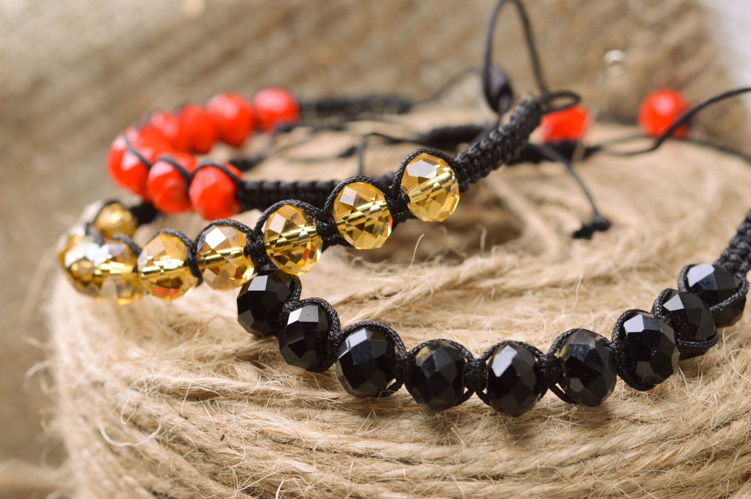 Набор браслетов из бусин ручной работы 3 штуки женские разных цветов яркие плетеные фото 1