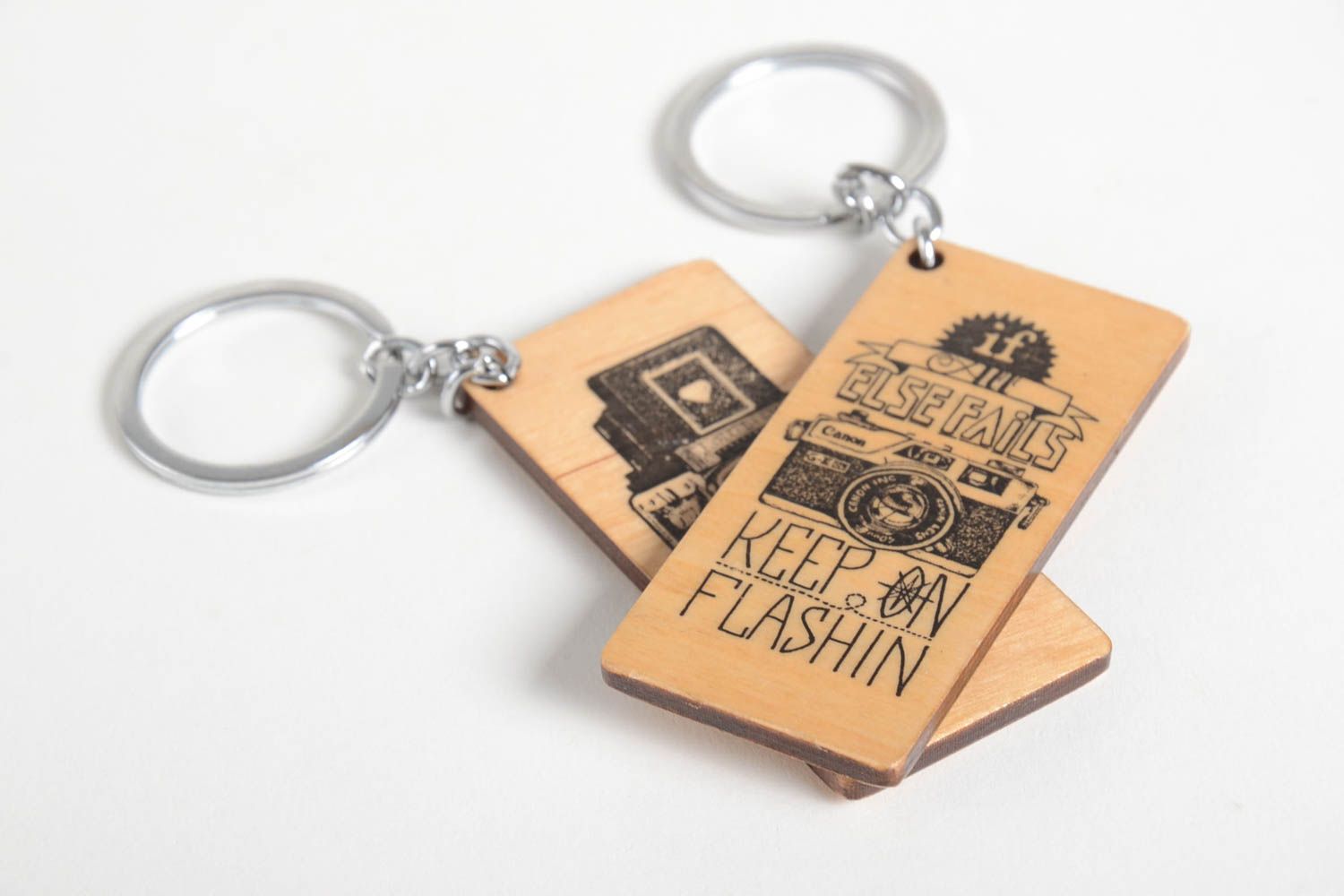 Porte-clés en bois faits main originaux 2 pièces serviettage Accessoires design photo 3