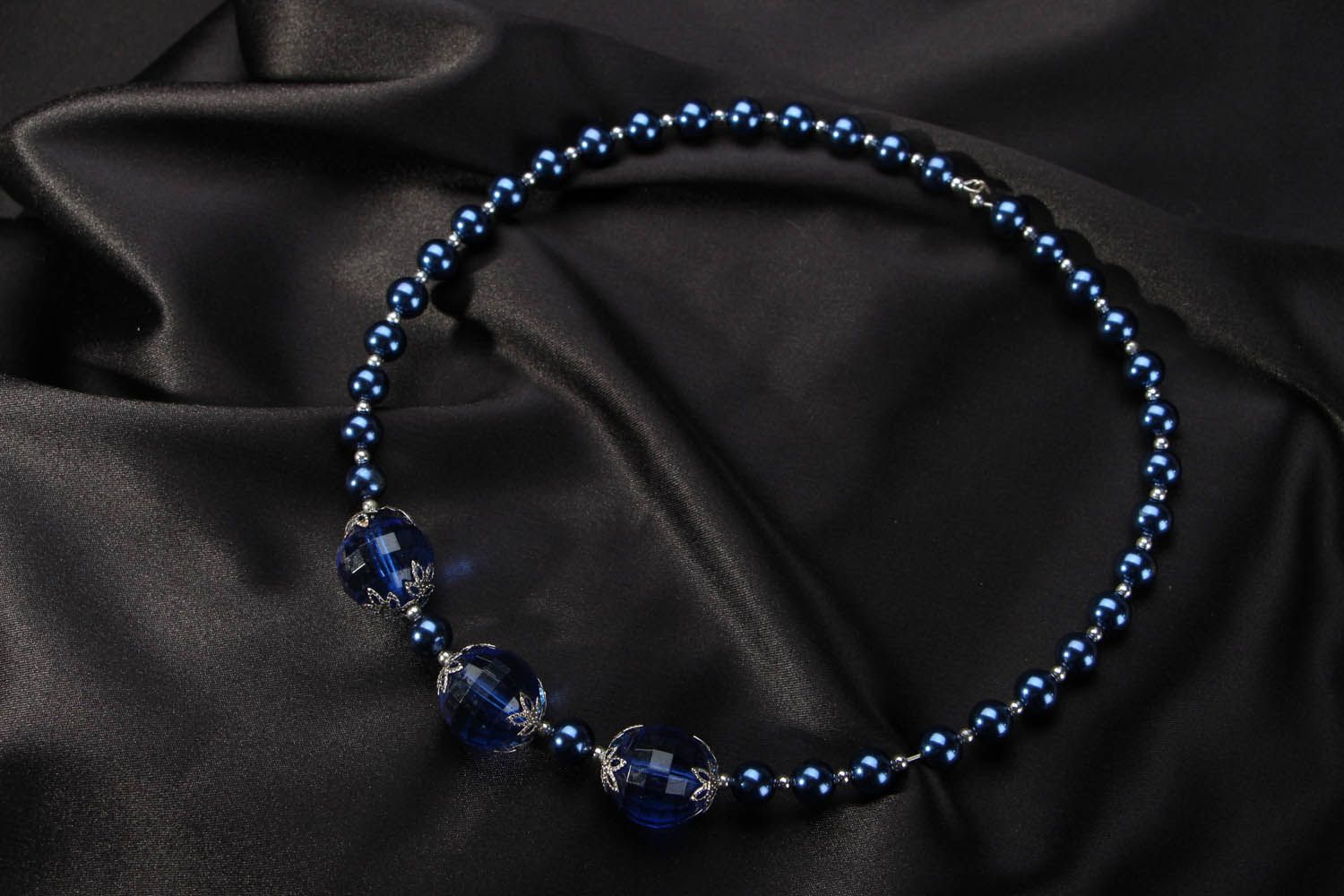 Blaues Collier aus Perlen foto 1