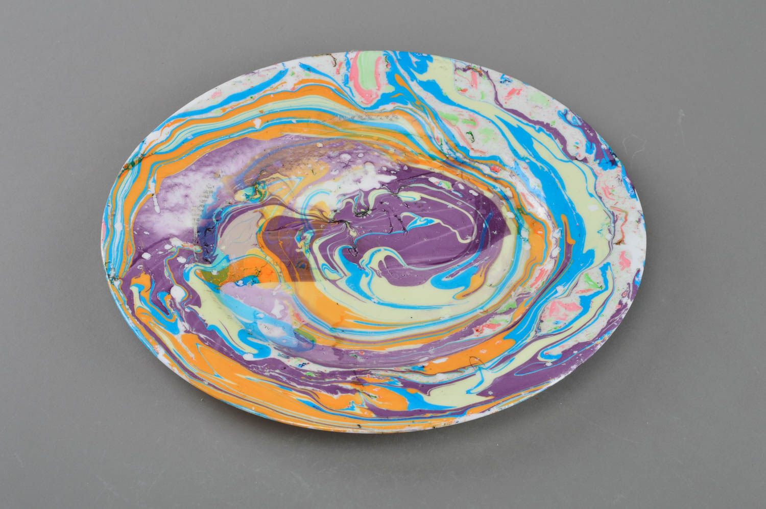 Стеклянная тарелка в технике марморирования ручной работы разноцветная Холод фото 1
