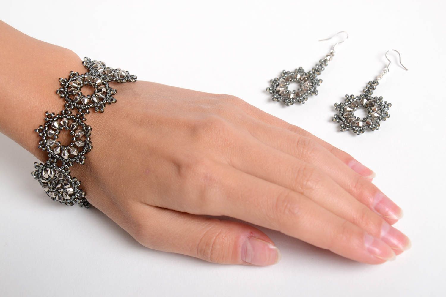 Beautiful handmade jewelry set beaded bracelet beaded earrings fashion tips photo 2