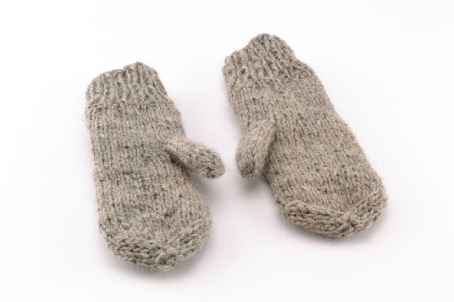 Grey woolen mittens photo 3
