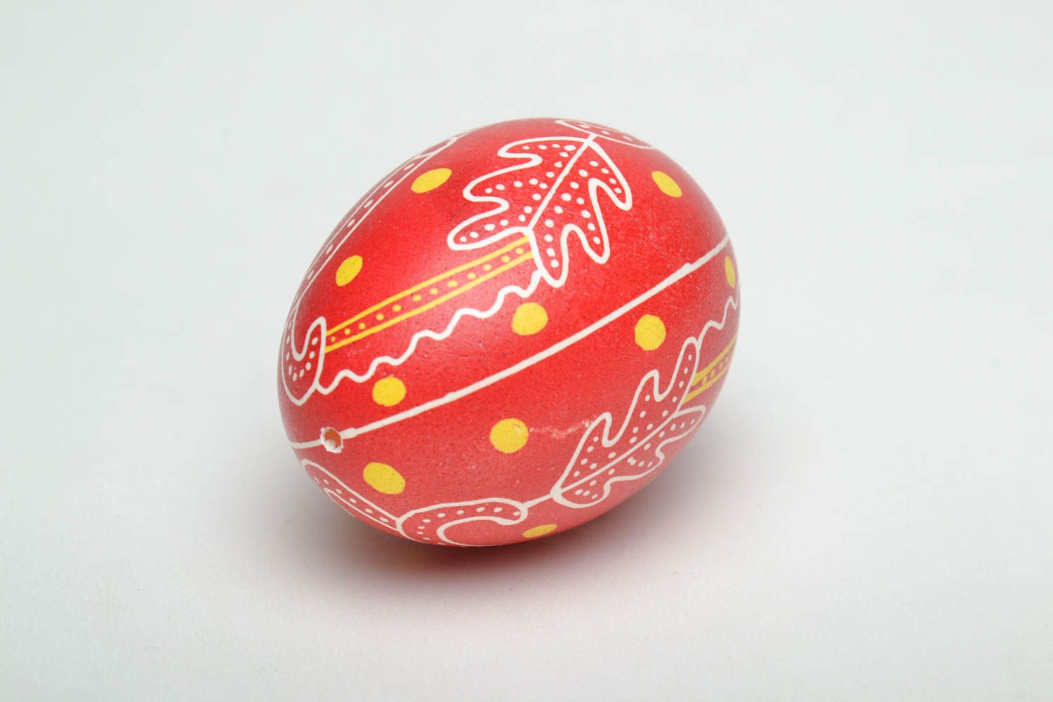 Oeuf de Pâques décoratif fait main original rouge avec ornement ukrainien  photo 4