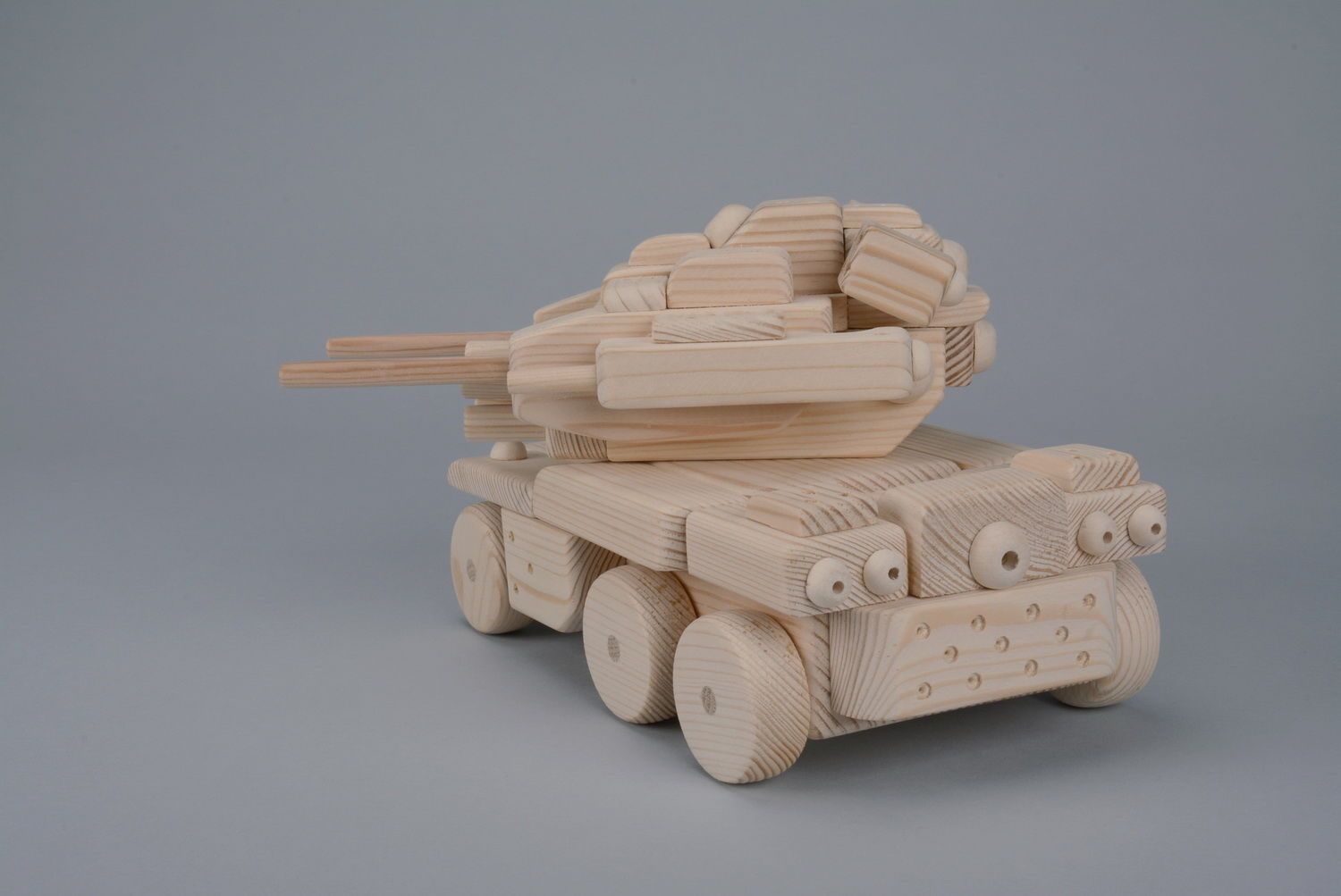 Spielzeug aus Holz Panzer foto 3