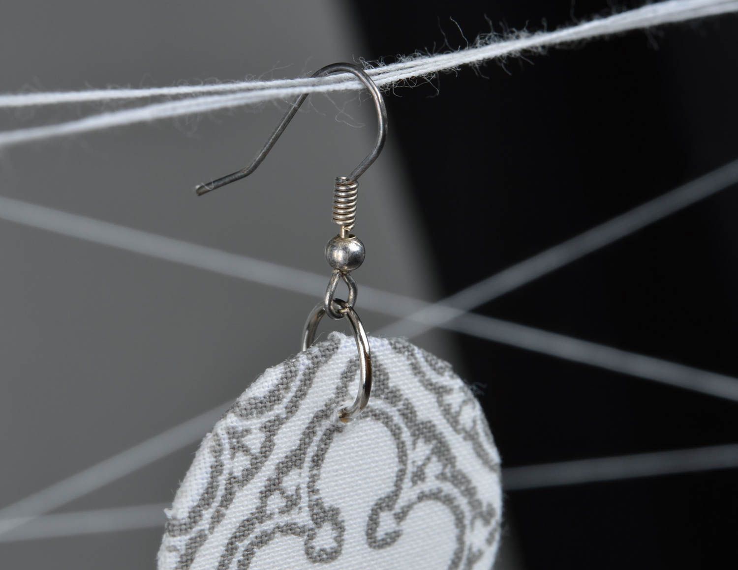 Runde Künstler Ohrringe aus Stoff mit Muster Baumwolle Handarbeit foto 2