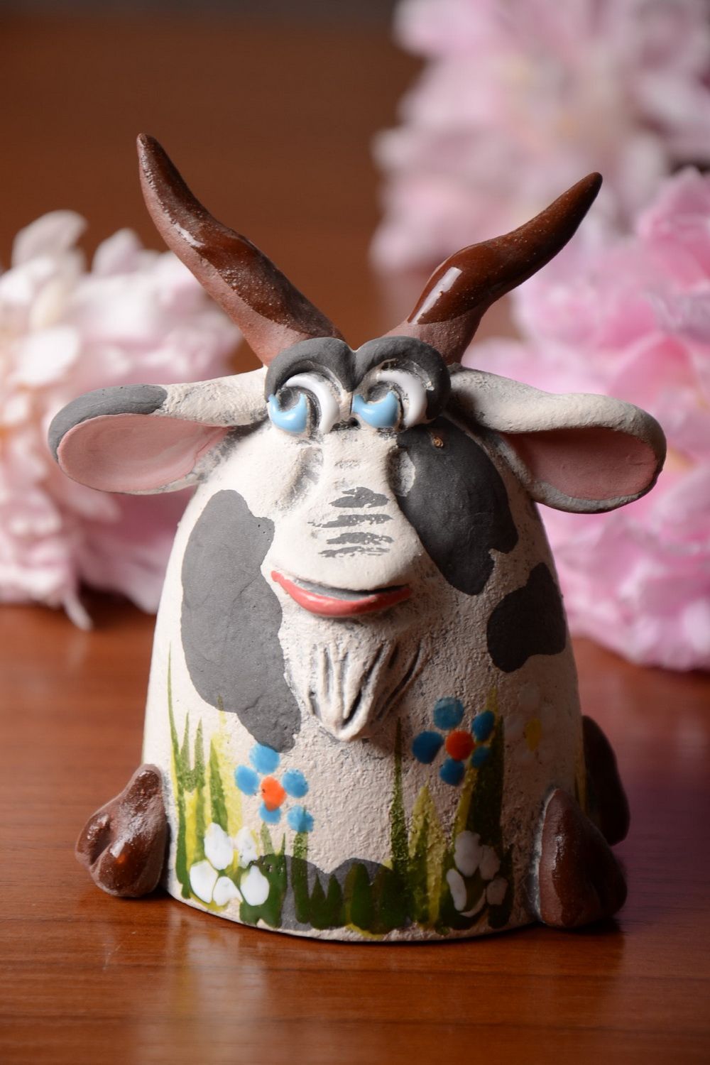 Künstlerische Keramik Spardose aus Ton Halbporzellan Kuh bemalt handgeschaffen foto 1