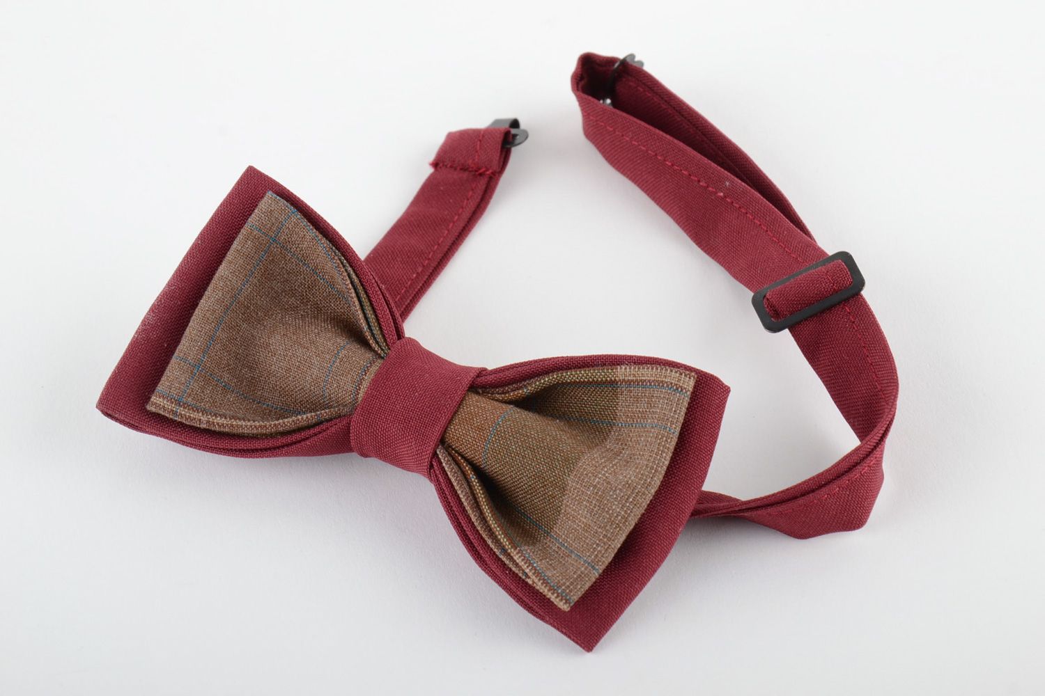 Handmade stylish bow tie sewn of costume fabric of dark red and brown colors photo 2