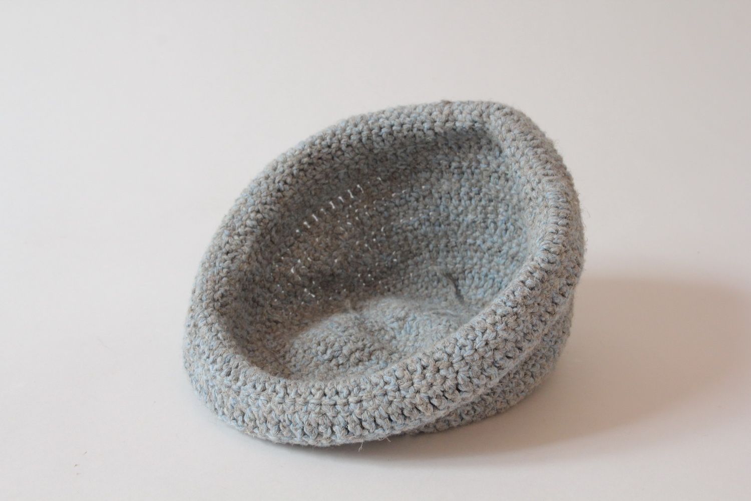 Gorro de lã feito à mão cinzento foto 3