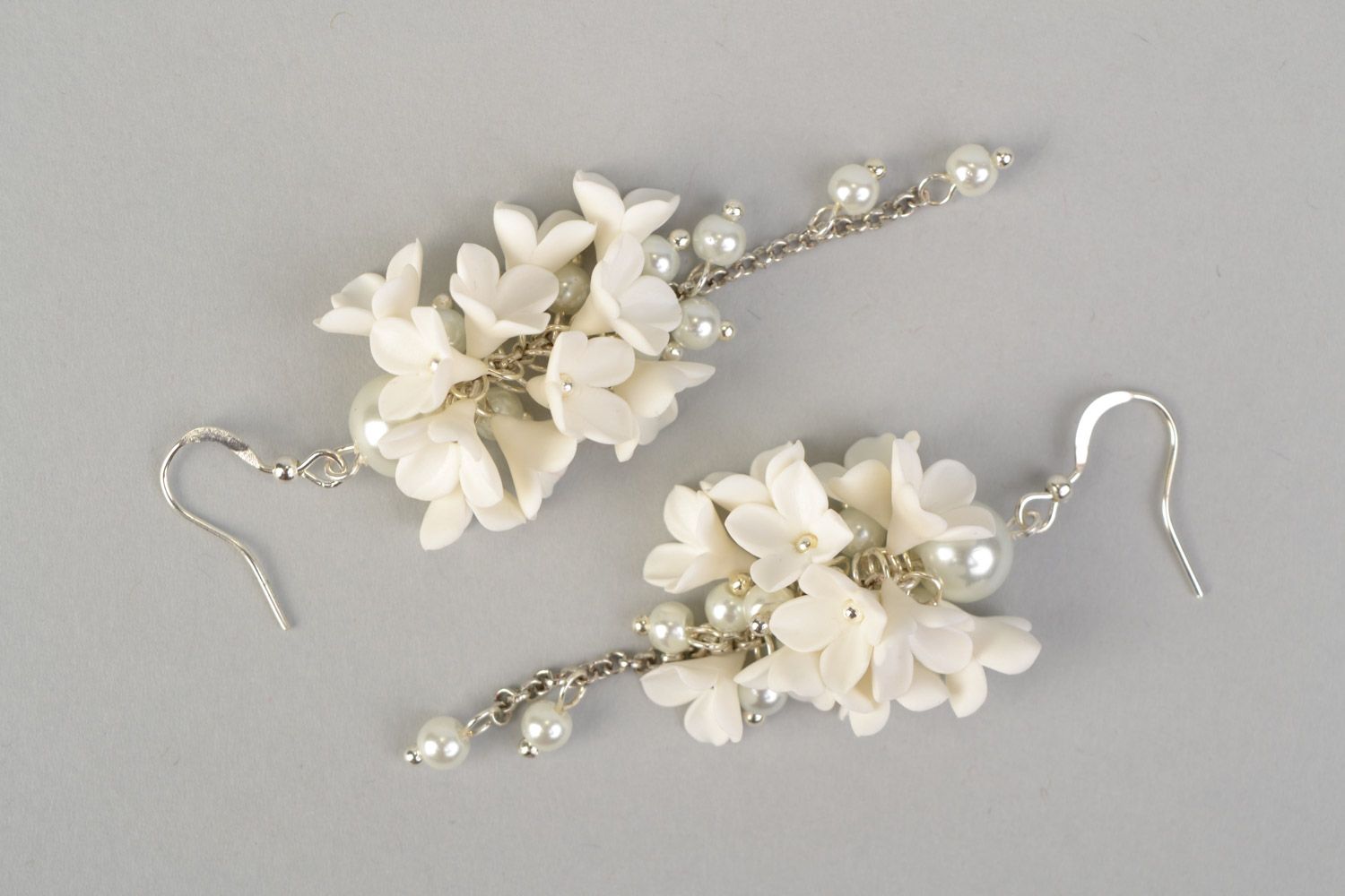 Handmade wedding dangling earrings with white polymer clay flowers and glass beads photo 3