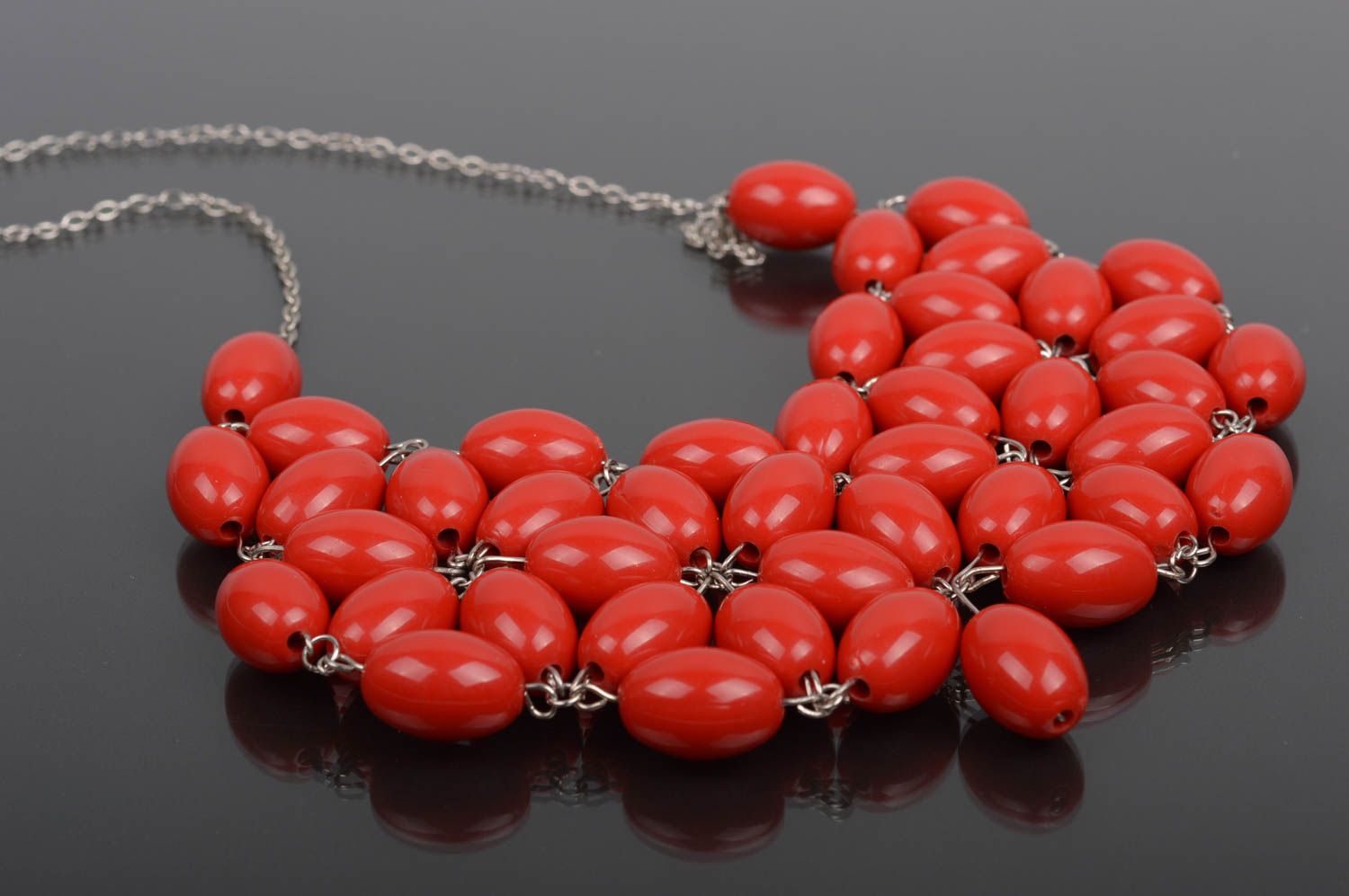Gros collier Bijou fait main perles plastiques rouges chaîne Cadeau femme photo 2