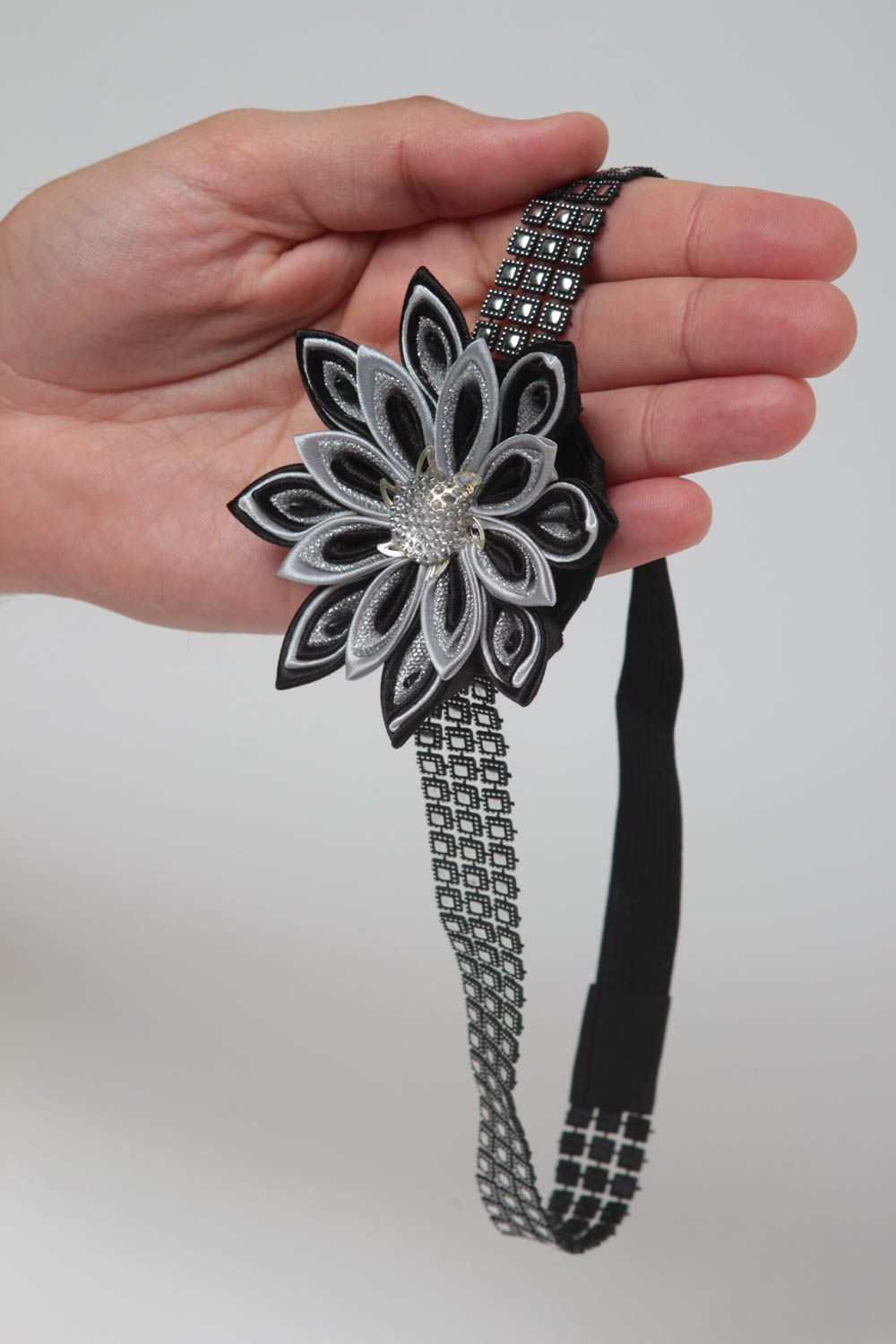 Handmade Haarband mit Blume Haarschmuck schwarz Frauen Accessoire Kanzashi foto 5