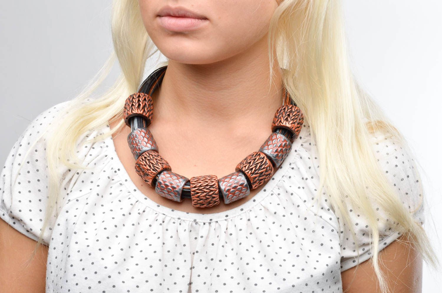 Collar original hecho a mano accesorio de mujer adorno para el cuello elegante foto 4