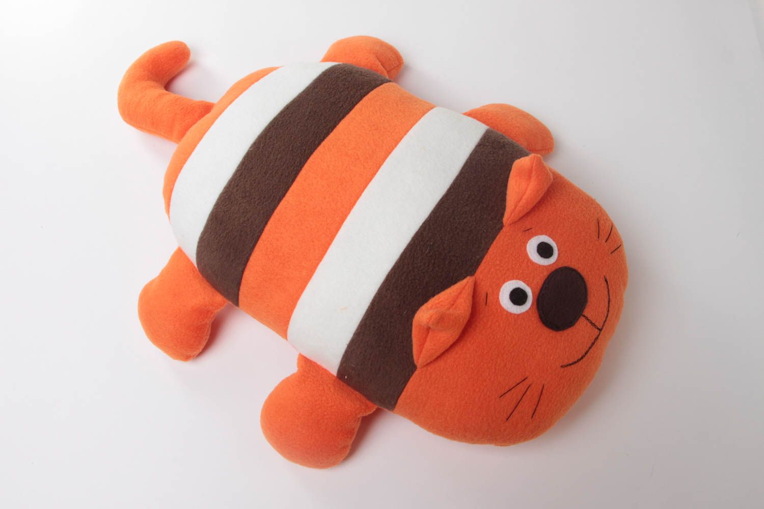 Игрушка подушка для ребенка в виде кота оранжевая с полосками ручная работа фото 2