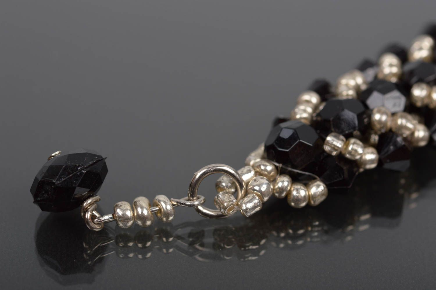 Bracelet tissé Bijou fait main noir perles de rocaille Cadeau femme original photo 4