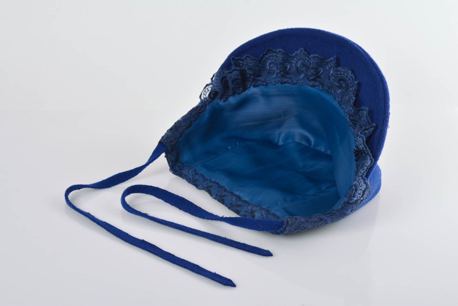 Sombrero de mujer original artesanal con forro de raso y encaje azul  foto 3