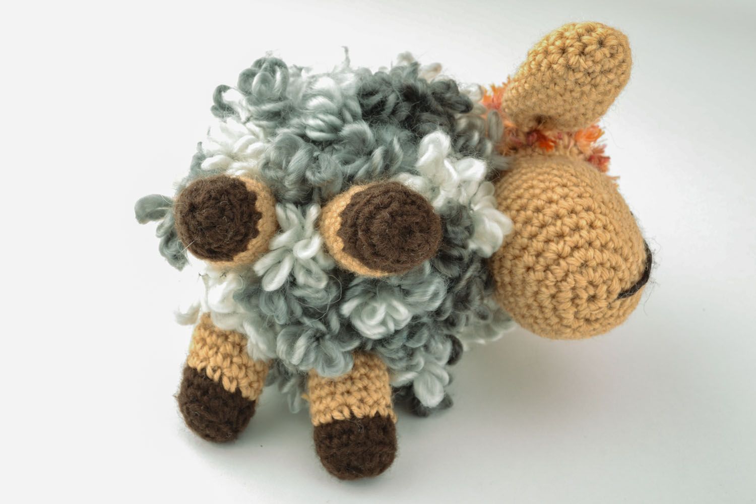 Giocattolo a maglia fatto a mano pupazzo morbido a forma di pecorella da bambini foto 3