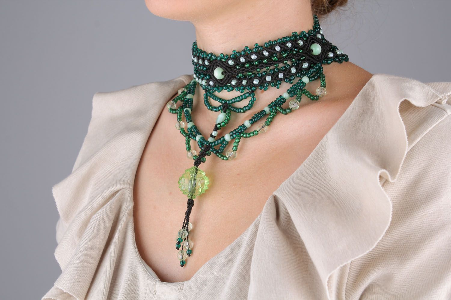 Green woven necklace photo 1