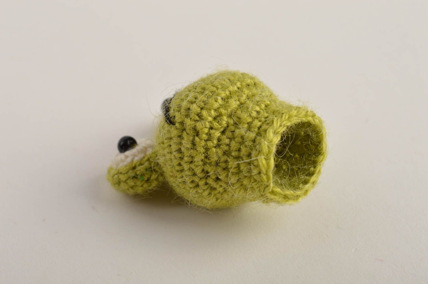 Handmade crocheted finger toy soft toy present for kid baby toy soft frog toy photo 3