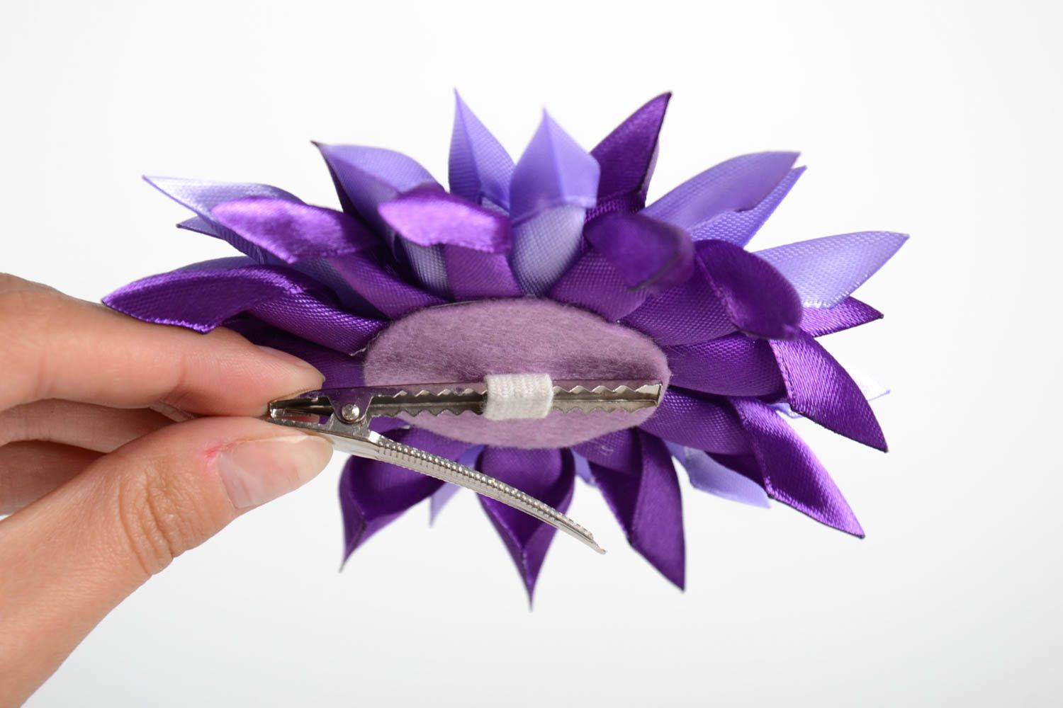 Grande Barrette fleur violette fait main kanzashi satin Accessoire cheveux photo 2