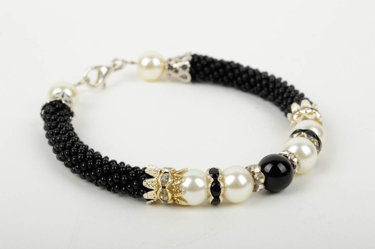 Bracelet perles rocaille Bijou fait main noir blanc mode Accessoire femme photo 2
