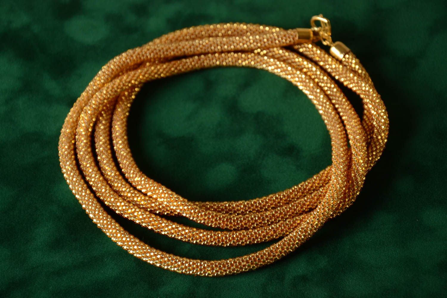 Ожерелье из бисера длинное золотистое красивое необычное ручной работы фото 1