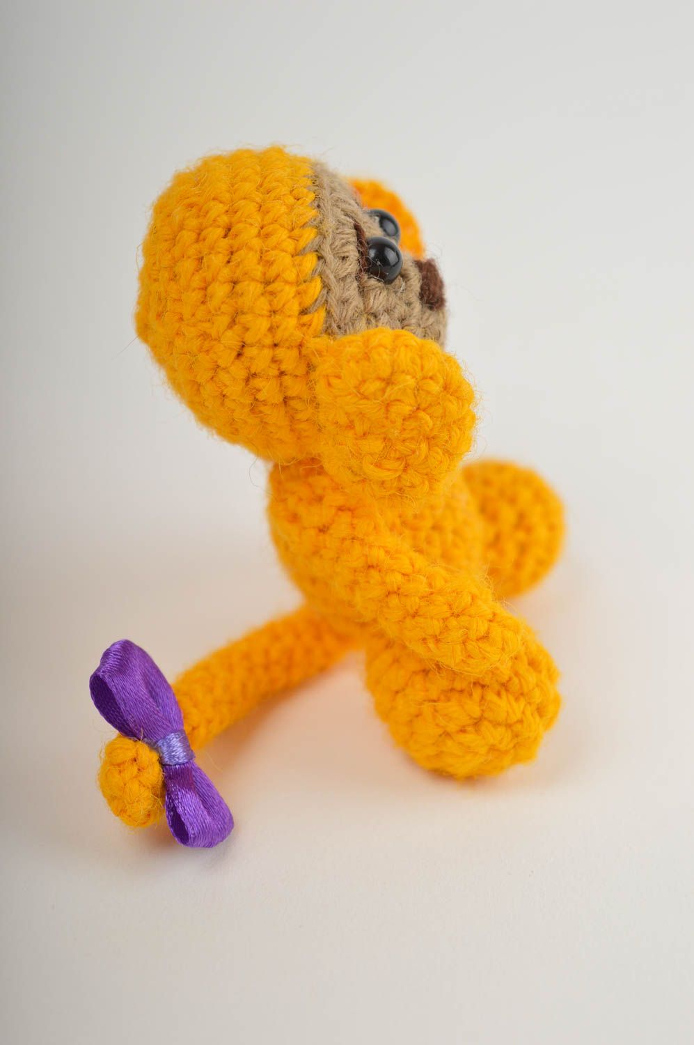 Jouet singe jaune Peluche faite main tricotée petite Cadeau pour enfant photo 4