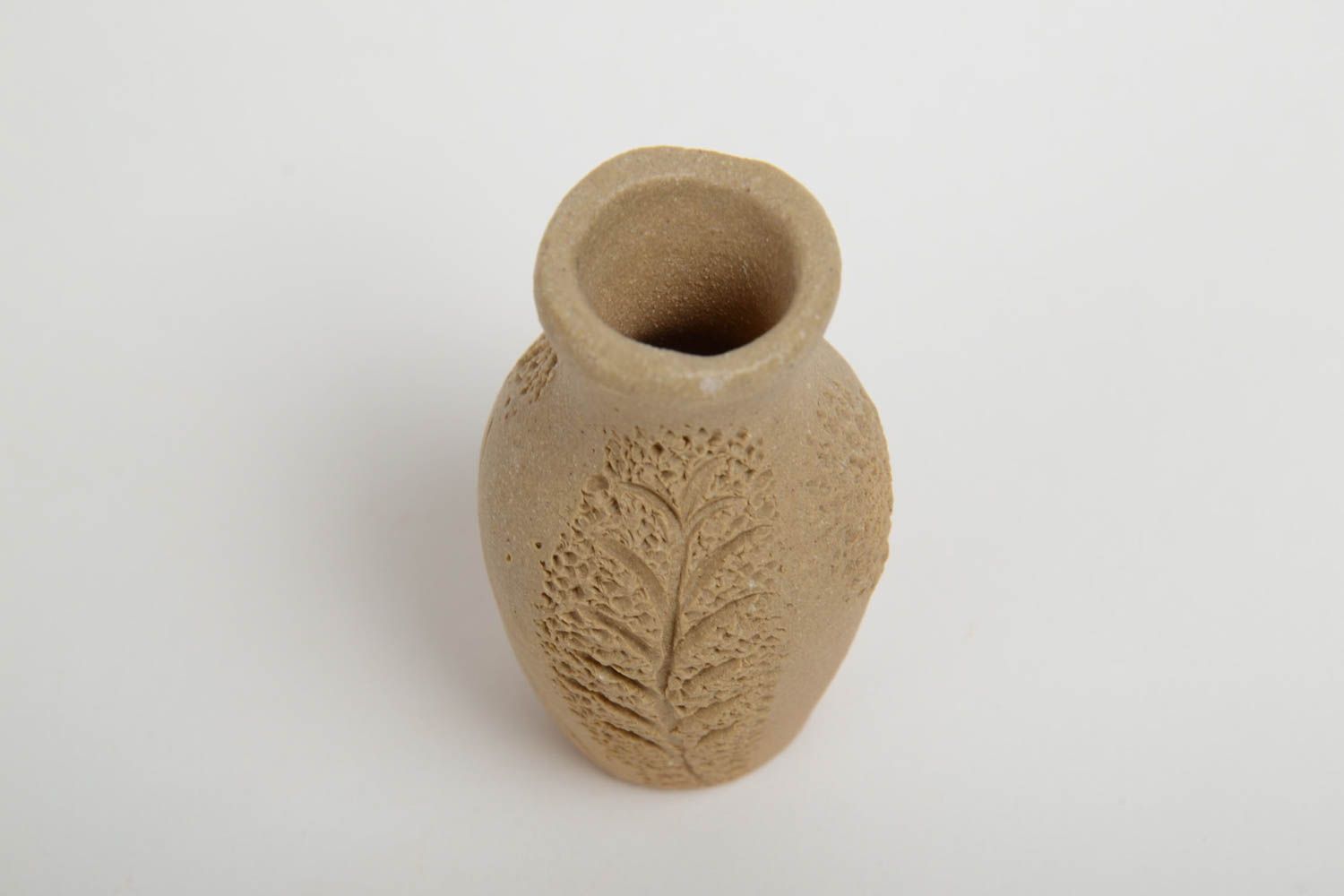 Jarro de cerámica pequeño artesanal en miniatura decorativo con ornamento  foto 5