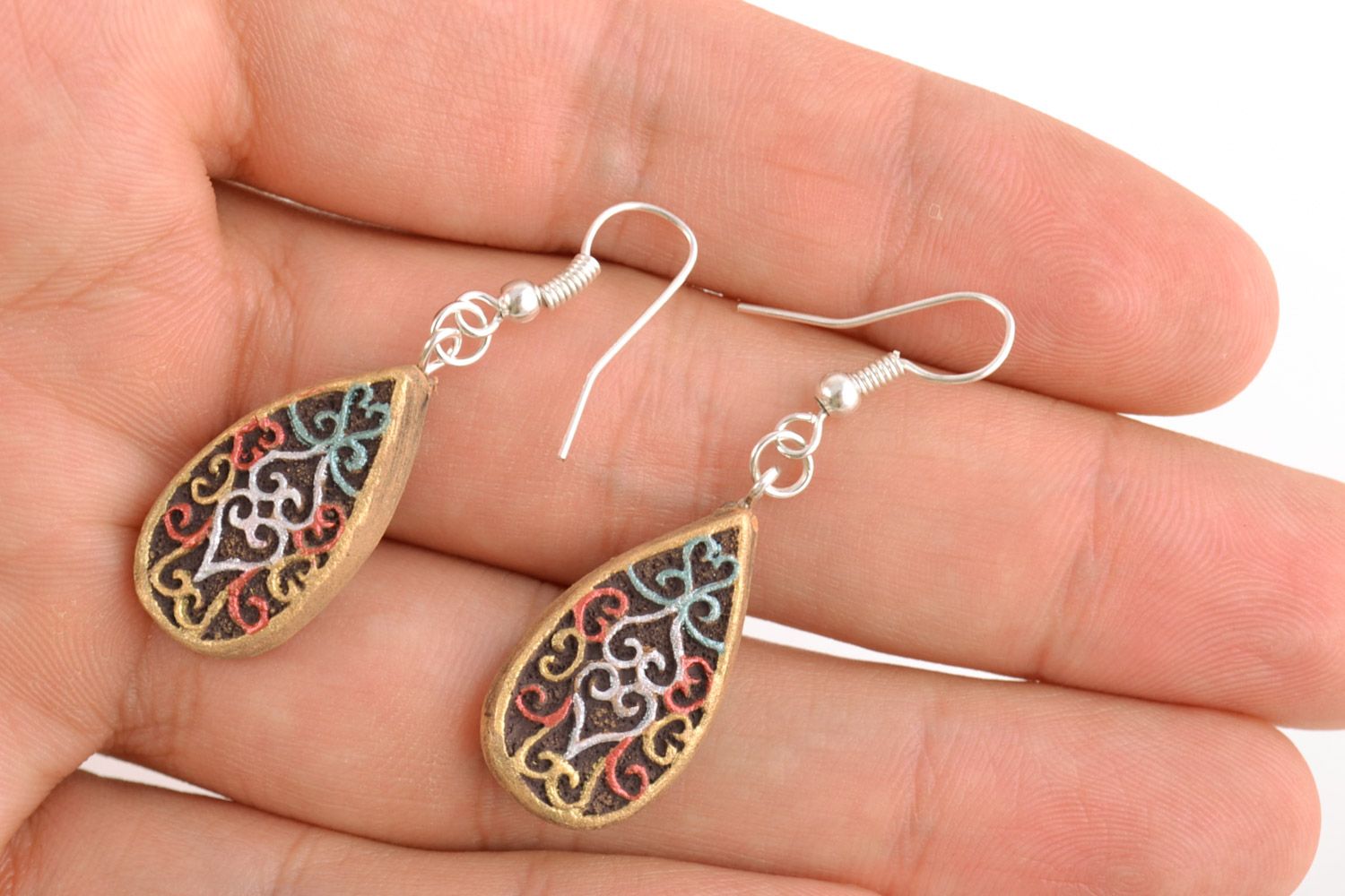 Handmade small drop-shaped ceramic dangling earrings with painted ornaments  photo 2