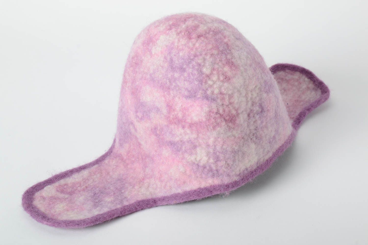 Шапка ручной работы зимняя шапка женский головной убор теплая сиреневая фото 3