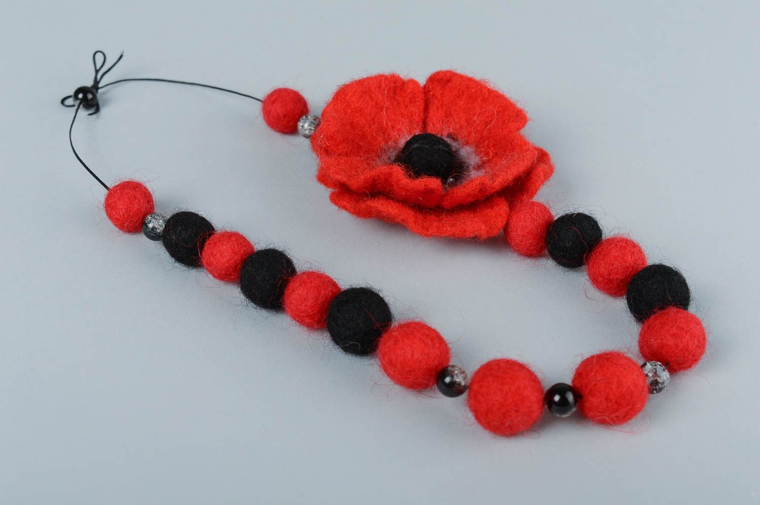 Handmade Halskette mit Blume Halskette aus Wolle Damen Schmuck rot schwarz foto 2